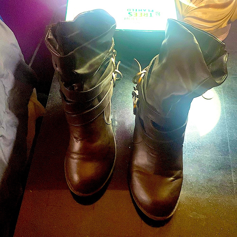 Low boots 2 bucked worn 1